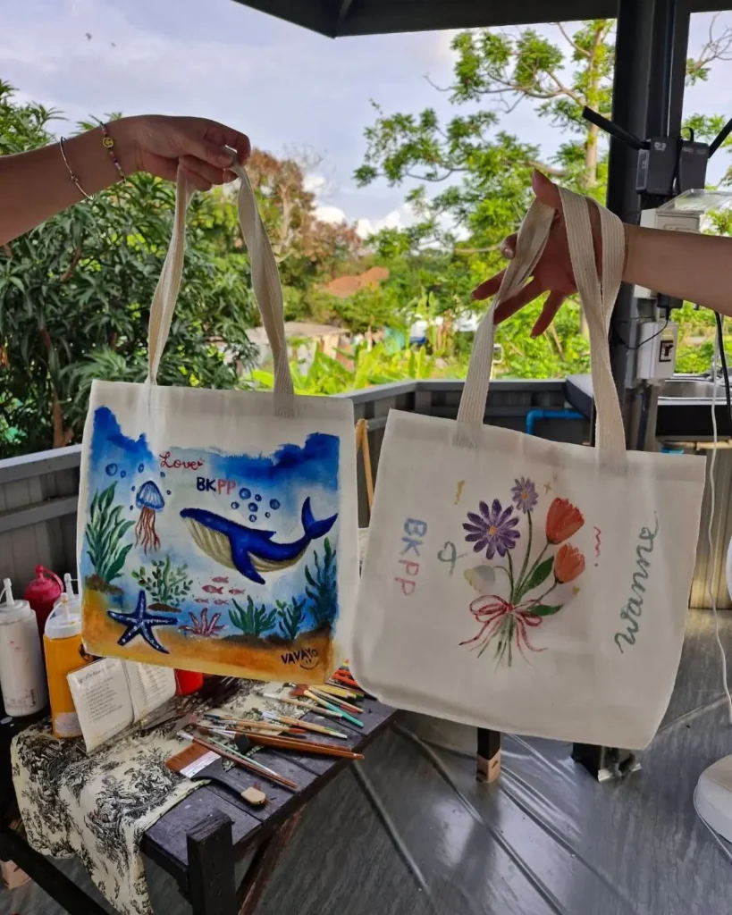 กิจกรรมระบายสีถุงผ้าคาเฟ่และ Art Space